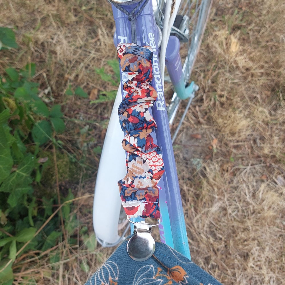 Clip vetement pour vélo en tissu motif floral Thorpe automne--2227235784866