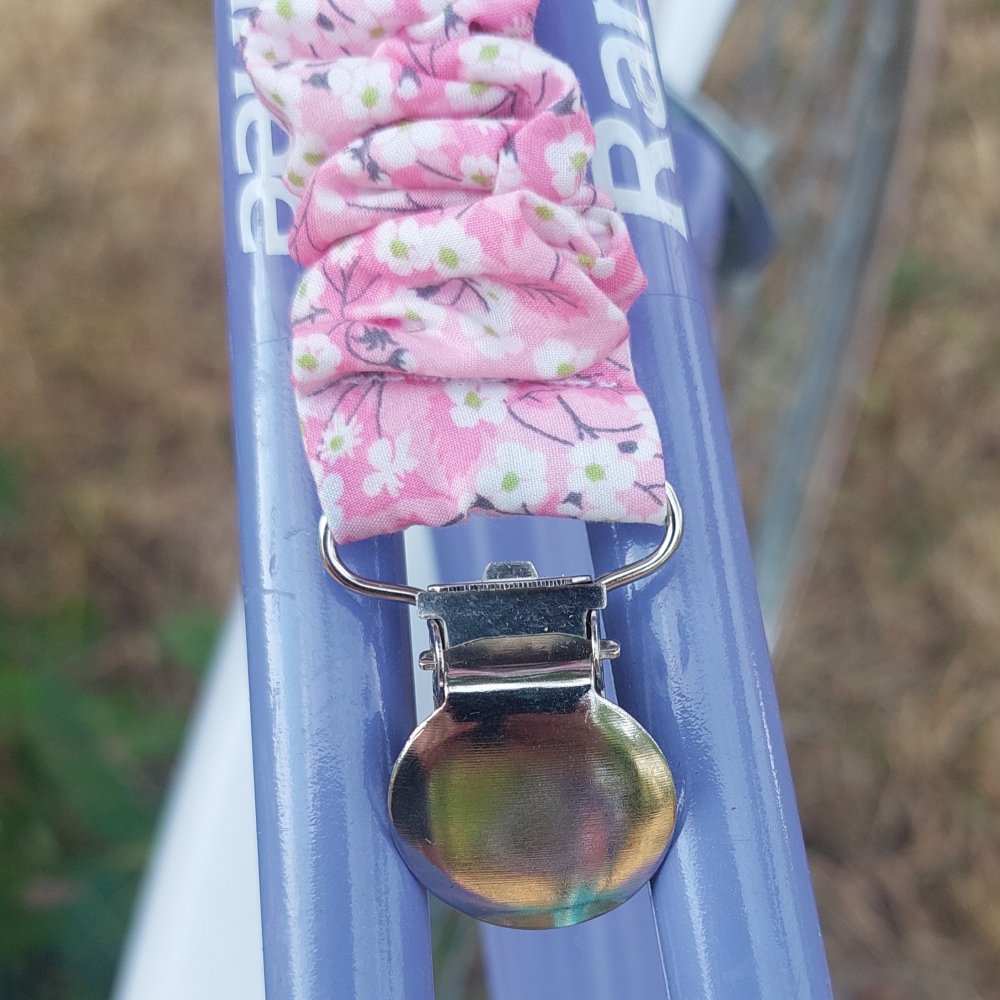 Attache clip jupe  vélo motif floral Rose Liberty valéria Mitsi rose --2227235781292