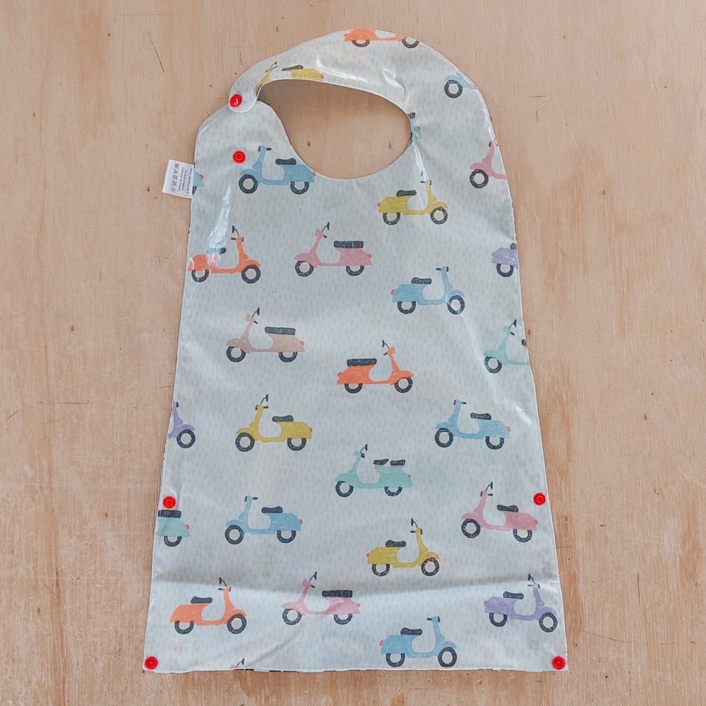 Bavoir bebe imperméable plastifié et réversible avec poche motif scooter et jungle--2227361713402