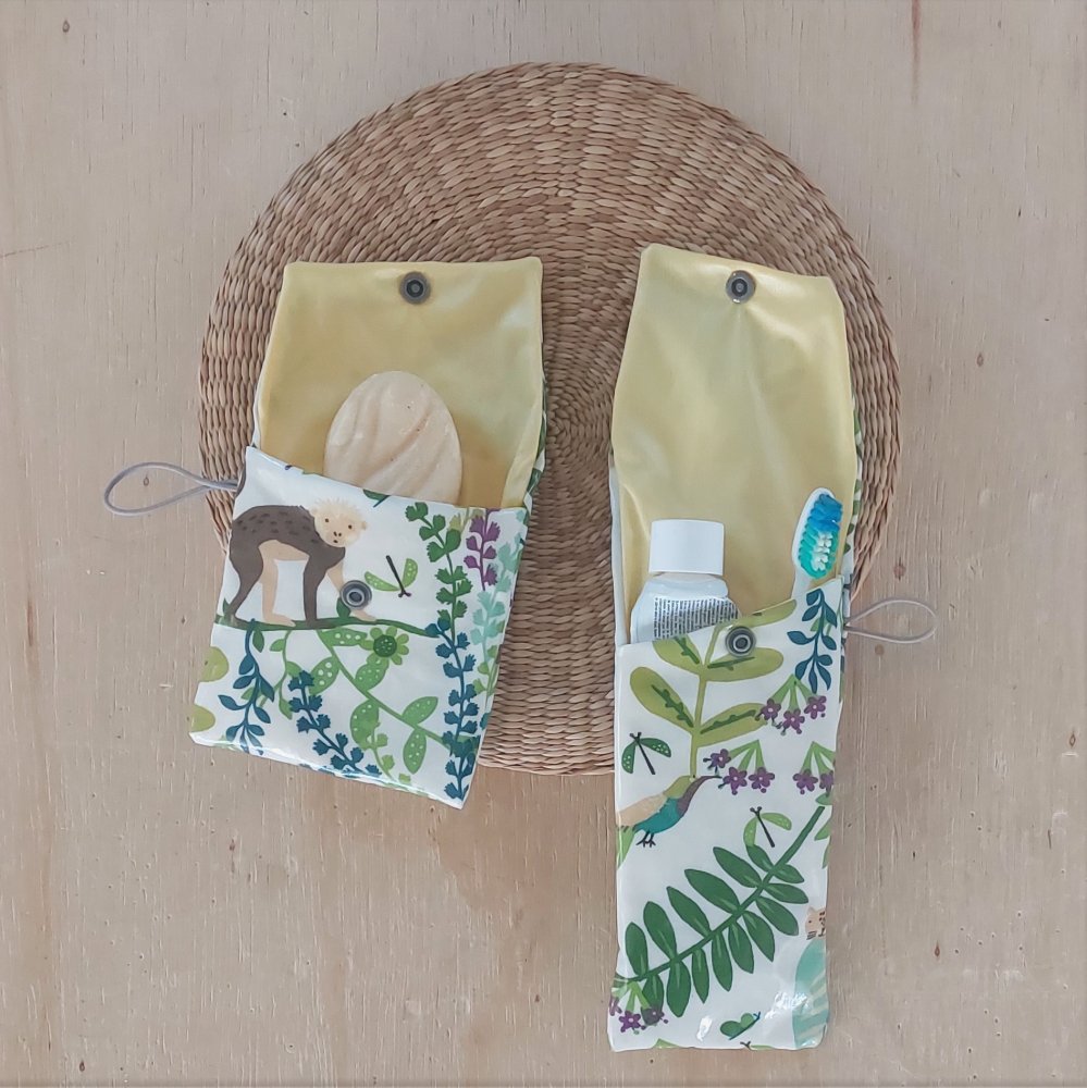 Etui imperméable brosse à dent/dentifrice avec sa pochette savons motif jungle--2226739739068