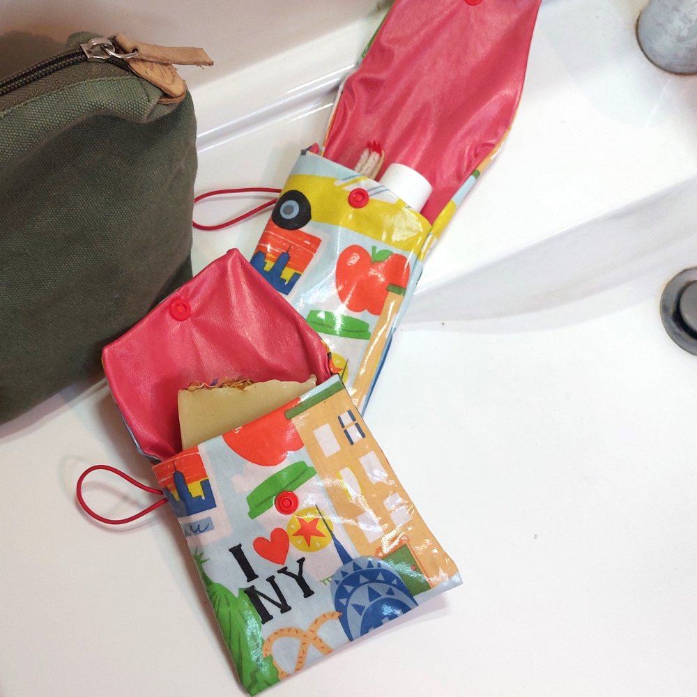 Trousse brosse à dent/dentifrice avec sa pochette savon motif new york--2227023296069