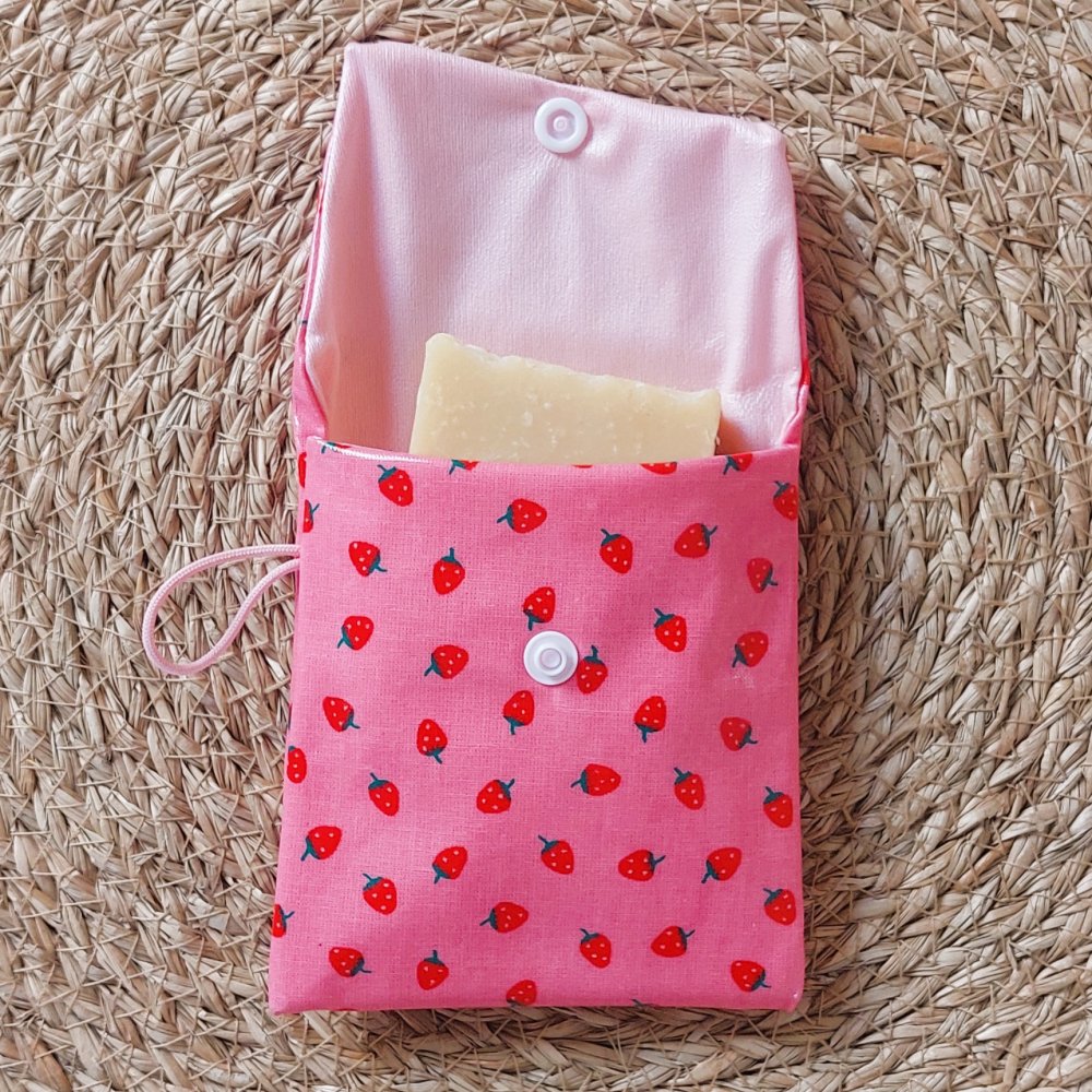 Etui impermeable motif fraise, pour savon solide ou SHL--2227402483790