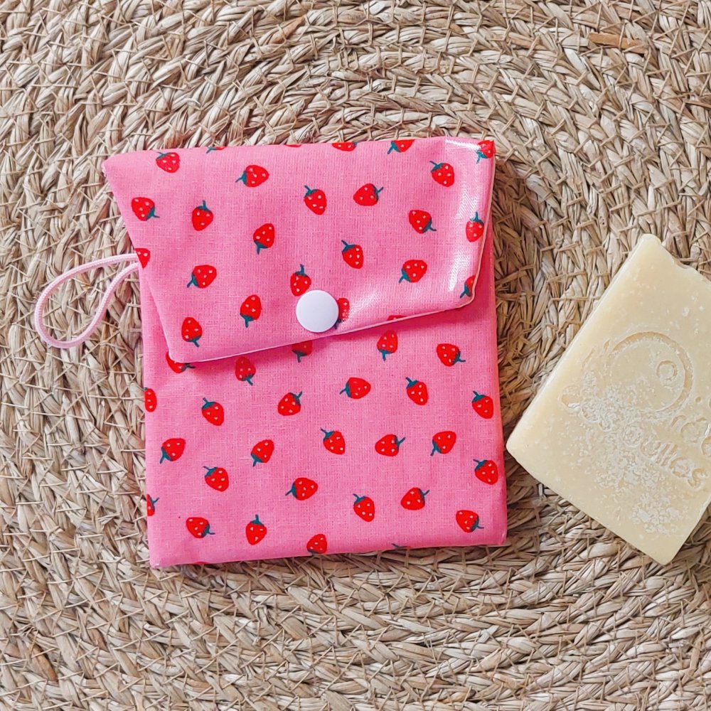Etui impermeable motif fraise, pour savon solide ou SHL--2227402483790