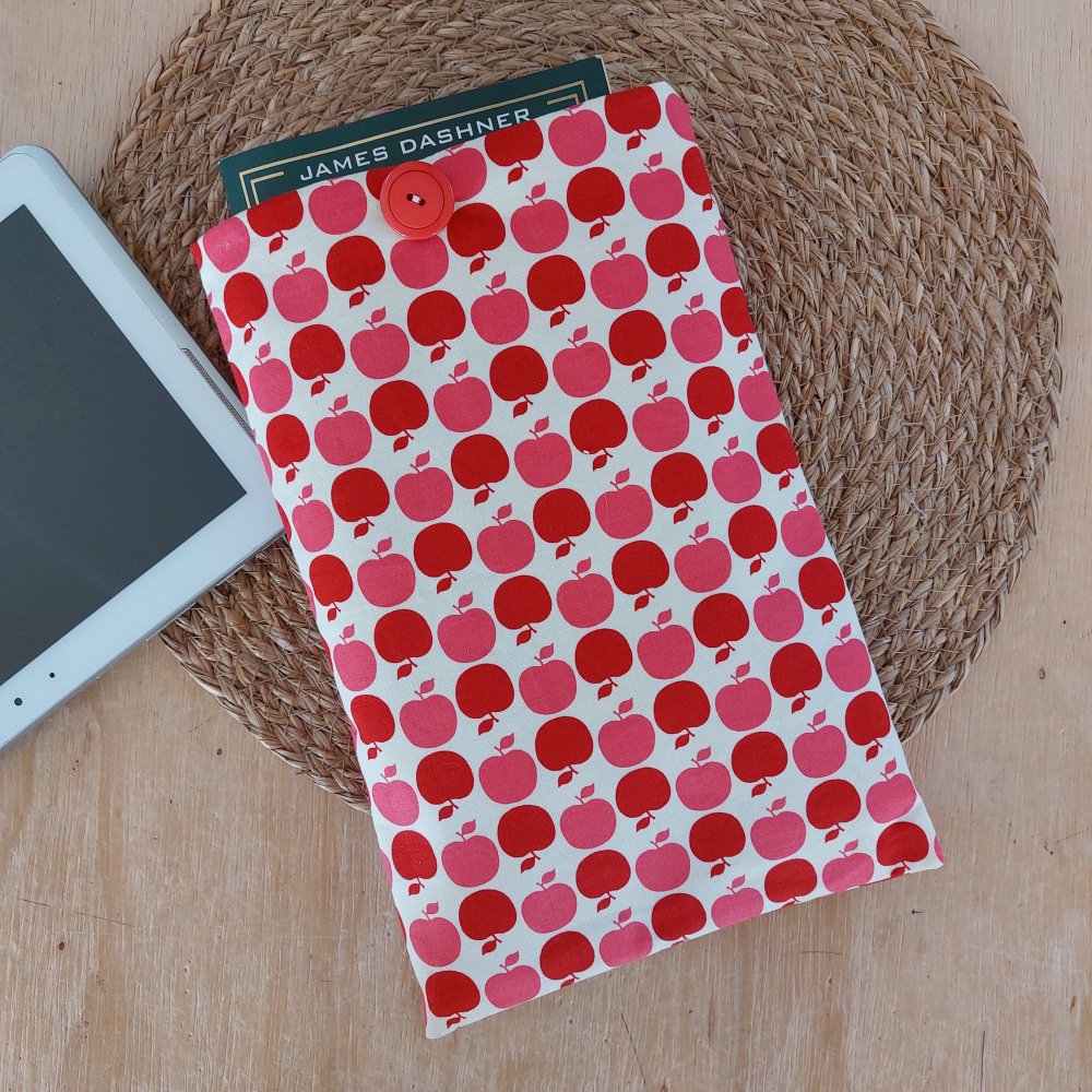 Etui livre vintage pommes rose- pochette tissu vintage pour roman ou tablette tissu pommes - étui livre tablette tissu vintage pommes rouges--2227403305350