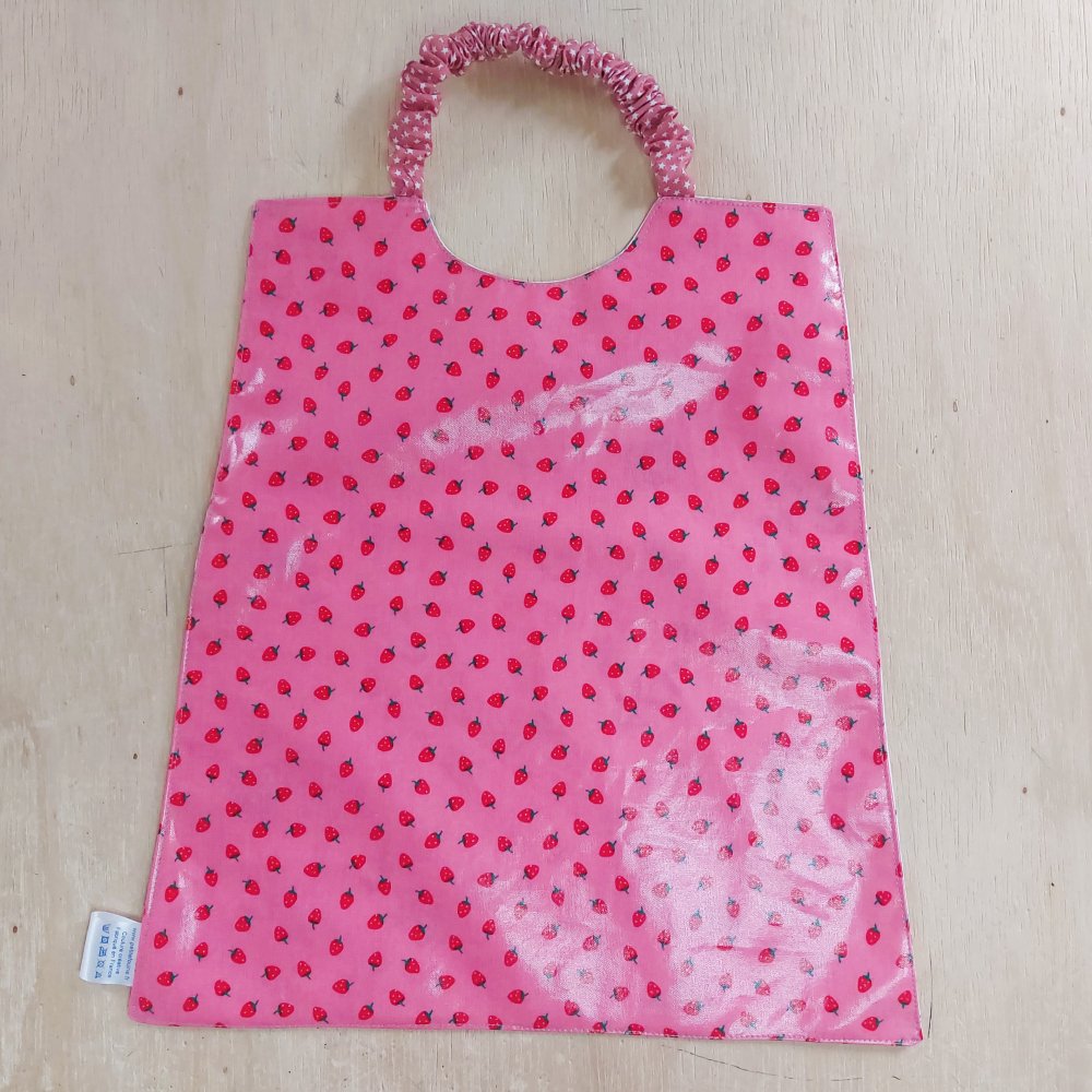 Serviette maternelle rose imperméable fraises/glaces--2227410260246