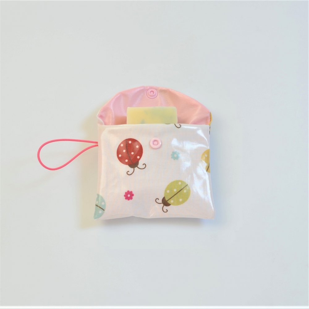 Pochette savon imperméable motif coccinelle--9995971536591