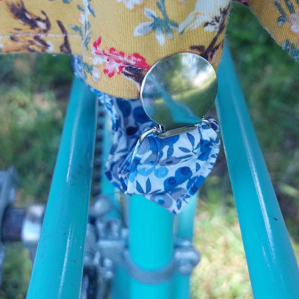 Pince attache jupe pour vélo clip metal cordon élastique bleu--2227174463907