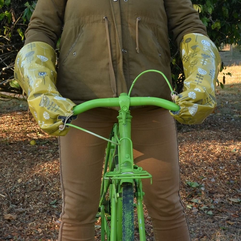 Protege mains guidon vélo impermeable et doublé polaire enduit moutarde motif fleurs et polaire grise--9995411093691