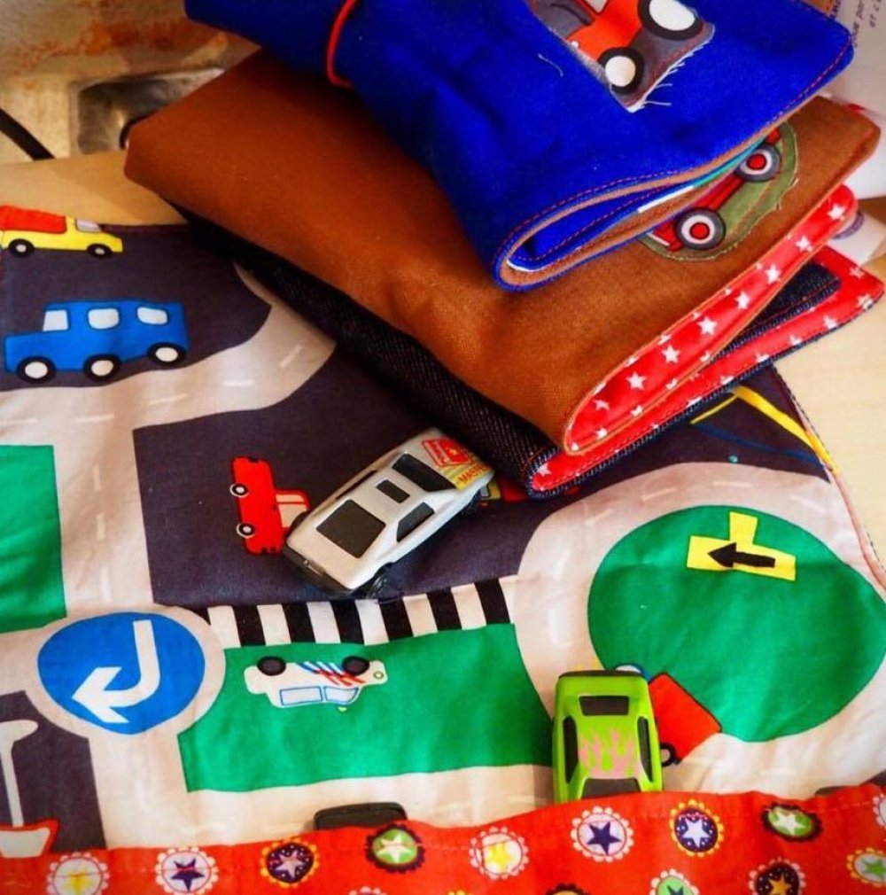 Tapis de jeu petites voitures circuit nomade bleu avec ses 4 petites voitures--9995971541021
