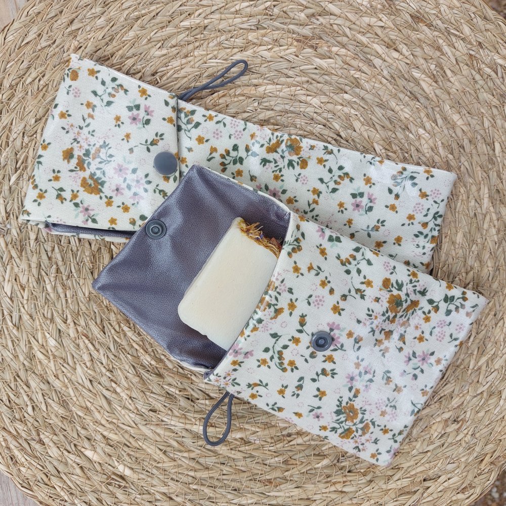 Trousse brosse à dent/dentifrice avec sa pochette savon motif fleurs Bridgerton--2227216490953