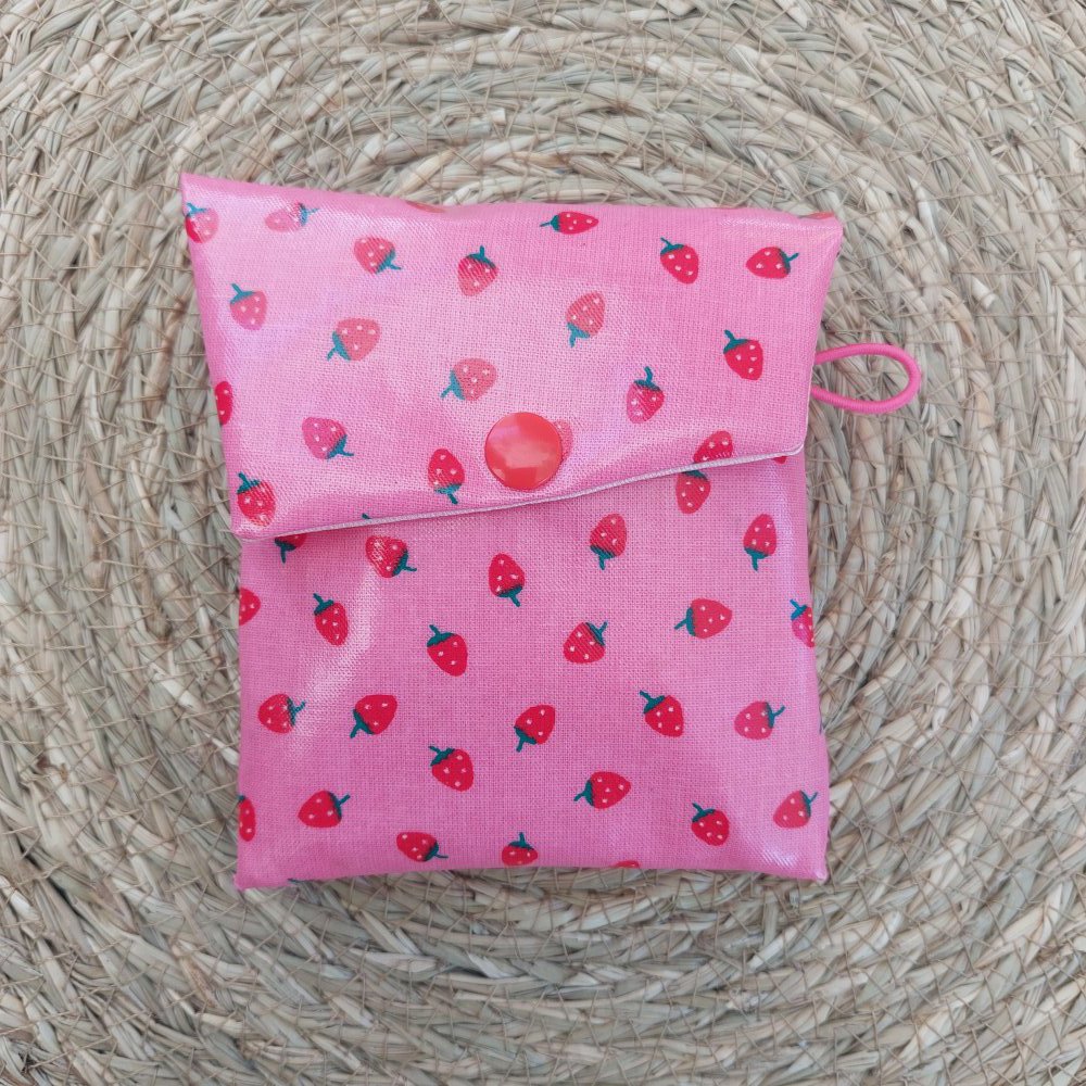 Trousse fraise brosse à dent/dentifrice avec sa pochette savon rose motif fraises--2227216524962