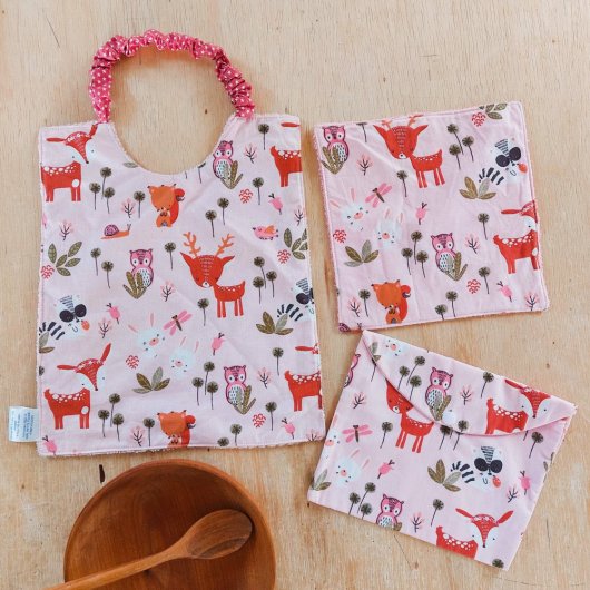 Bavoir bébé élastique + pochette + maxi lingette rose biches
