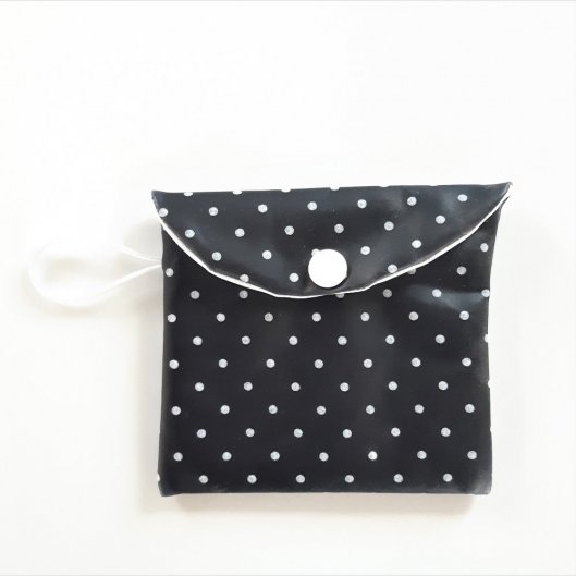 Etui imperméable savon, noir pois blanc