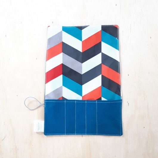 Trousse imperméable pour transporter les couverts motif chevron