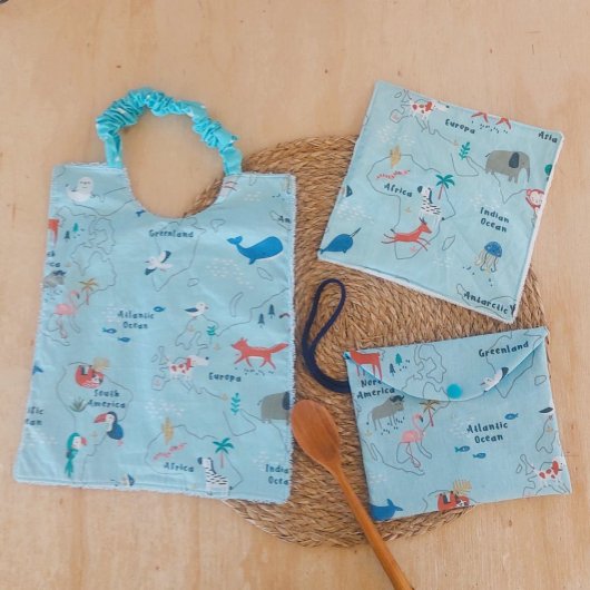Bavoir bébé élastique + pochette + maxi lingette animaux du monde