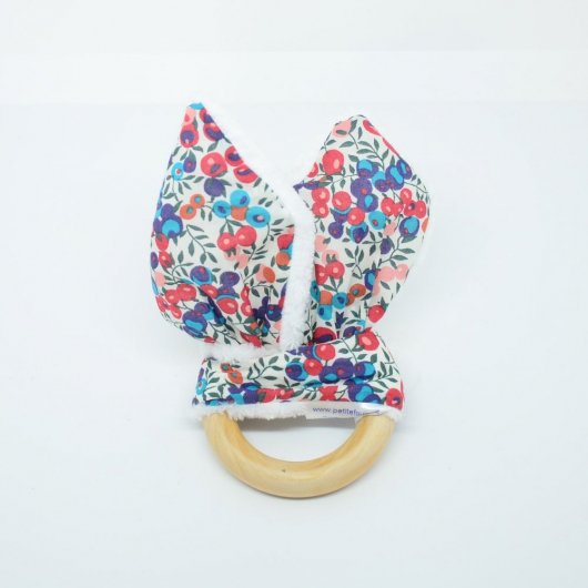 Anneau de dentition Liberty Wiltshire rouge et bleu et doudou blanc tout doux