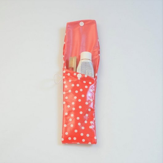 Etui imperméable pour brosse à dent et dentifrice à pois