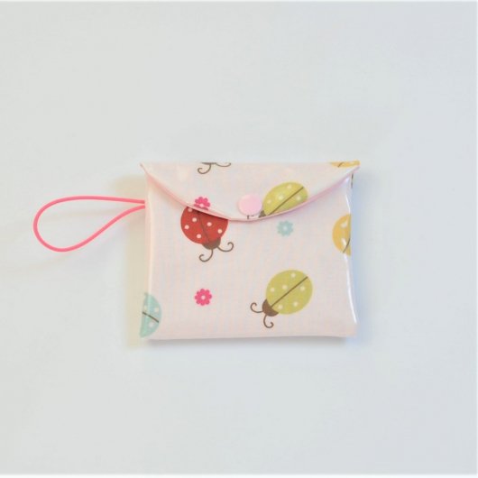Pochette savon imperméable motif coccinelle