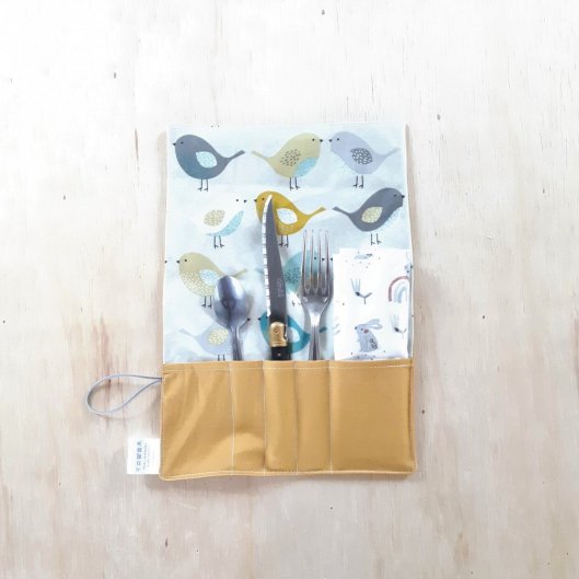 Trousse imperméable pour transporter les couverts ocre/ oiseaux
