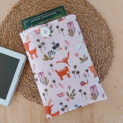 Pochette livre ou tablette - tissu rose animaux de la forêt