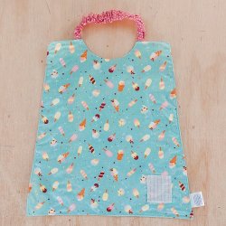 Serviette maternelle rose imperméable fraises/glaces