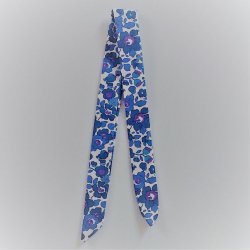 Bracelet foulard fleurs bleu à nouer Liberty Betsy lavande pour cadran montre