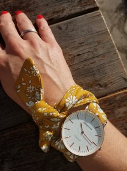 Montre à nouer bracelet Liberty capel moutarde